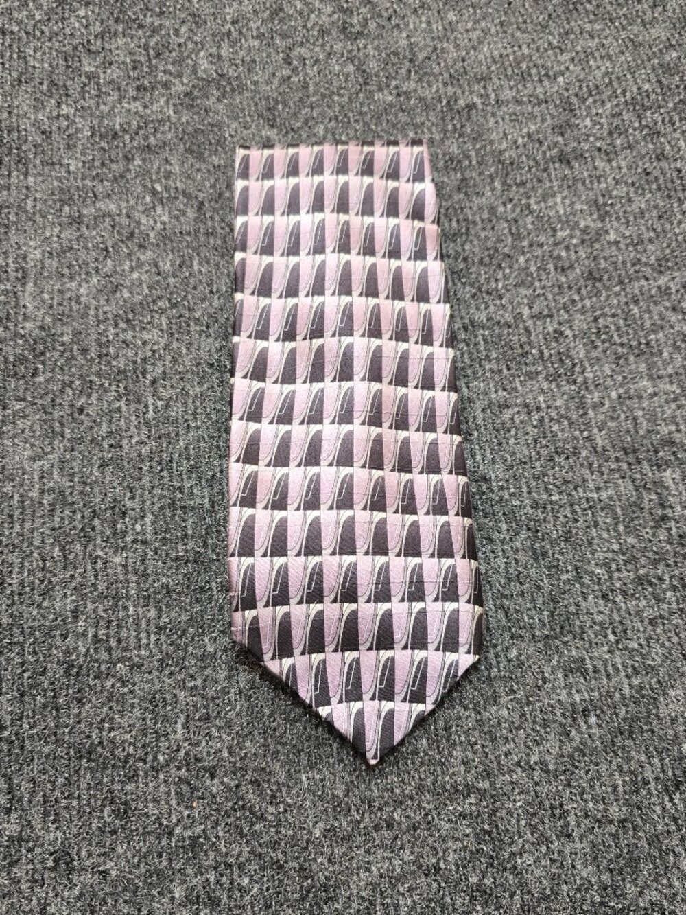 Van Heusen 100% Silk Necktie Purple Gray Geometric Pattern Made in Dominican Rep